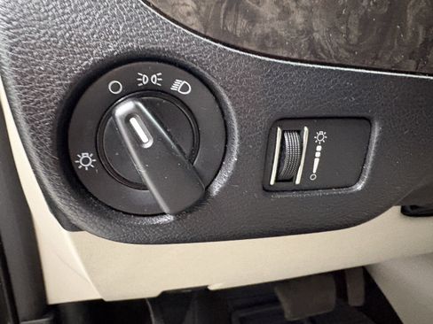 Used 2011 Dodge Grand Caravan Mainstreet w/ PWR Convenience Group FWD image 17