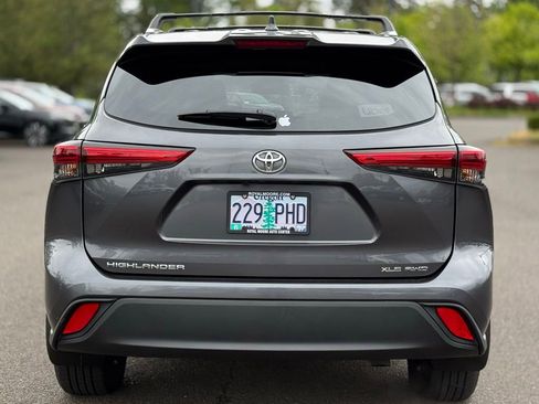 Used 2023 Toyota Highlander XLE AWD/4WD image 4