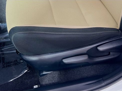 Used 2016 Toyota RAV4 XLE AWD/4WD image 17