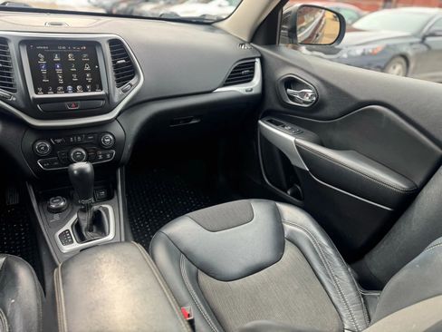 Used 2018 Jeep Cherokee Latitude Plus w/ Cold Weather Group image 13