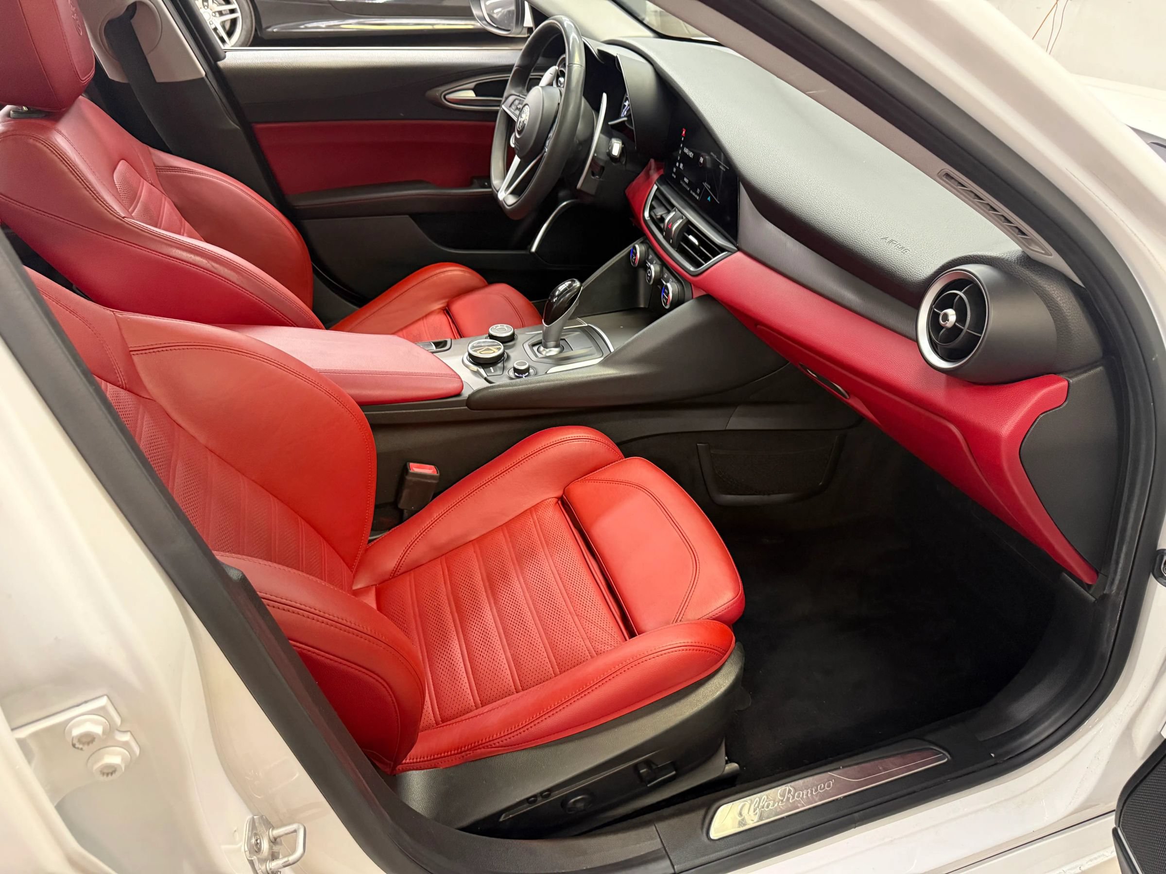 Used 2018 Alfa Romeo Giulia Ti Sport w/ Quick Order Package 22U Sport RWD image 26