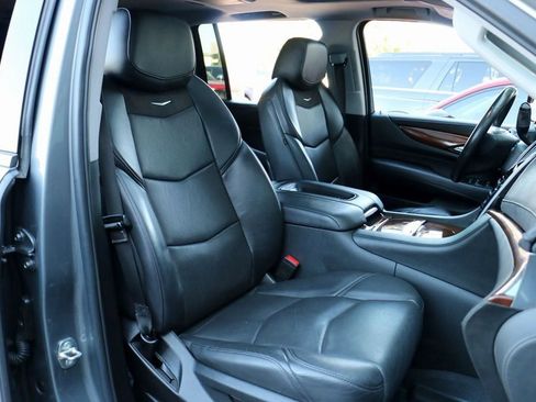 Used 2020 Cadillac Escalade ESV Premium Luxury image 40