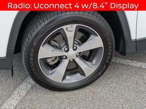 Used 2019 Jeep Cherokee Limited FWD image 11