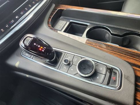 Used 2023 Cadillac Escalade ESV Luxury RWD image 19