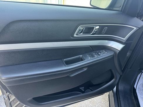 Used 2017 Ford Explorer XLT w/ Equipment Group 202A image 13