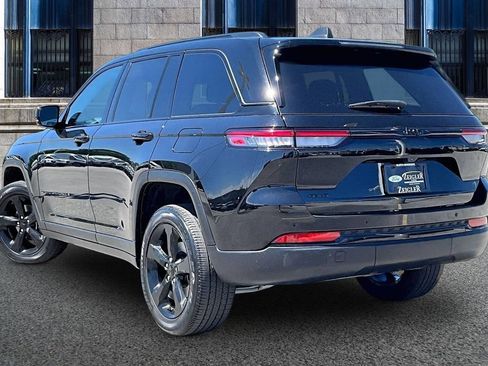 Used 2024 Jeep Grand Cherokee Altitude AWD/4WD image 10