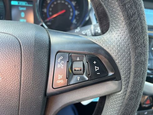 Used 2016 Chevrolet Cruze LT image 17