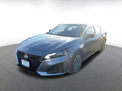Used 2025 Nissan Altima 2.5 SV image 7