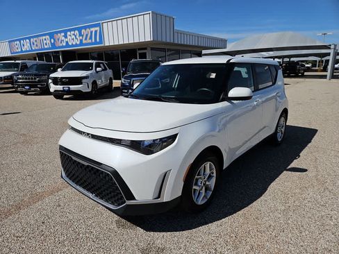 Used 2025 Kia Soul LX w/ LX Technology Package FWD image 4