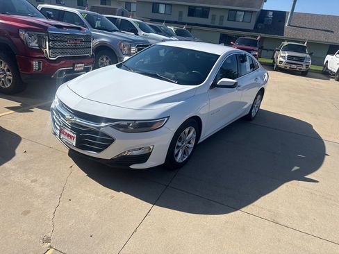 Used 2025 Chevrolet Malibu LT FWD image 1
