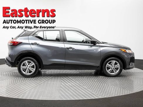 Used 2023 Nissan Kicks S FWD image 4