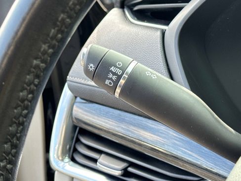 Used 2020 Cadillac XT4 Premium Luxury image 9