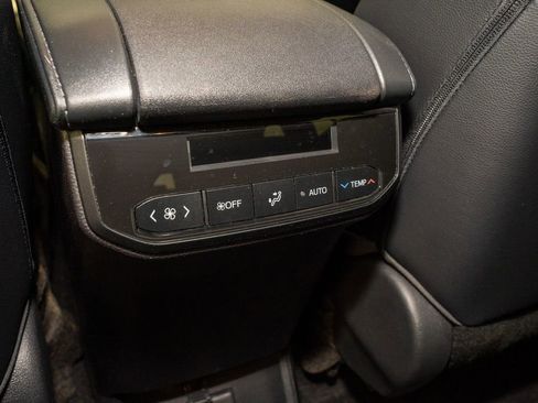 Used 2023 Toyota Highlander XSE image 8