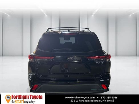 Used 2022 Toyota Highlander XLE image 6
