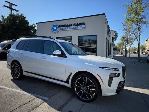 Used 2023 BMW X7 xDrive40i w/ Executive Package AWD/4WD image 1