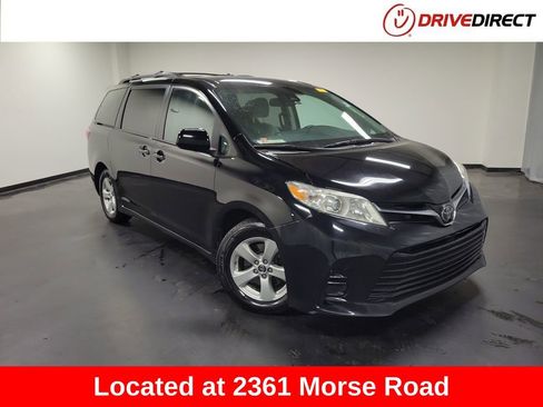 Used 2020 Toyota Sienna LE image 1
