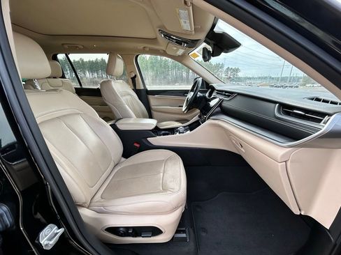 Used 2021 Jeep Grand Cherokee L Limited w/ Luxury Tech Group II image 13