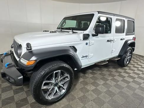 Used 2024 Jeep Wrangler Unlimited w/ Convenience Group AWD/4WD image 7