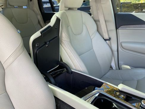 Used 2023 Volvo XC90 T8 Plus w/ Protection Package Premier image 39