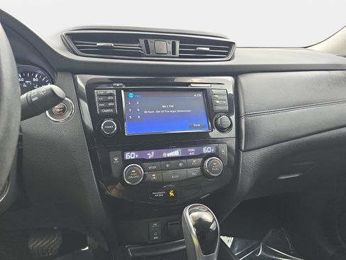 Used 2017 Nissan Rogue SL w/ SL Premium Package AWD/4WD image 17