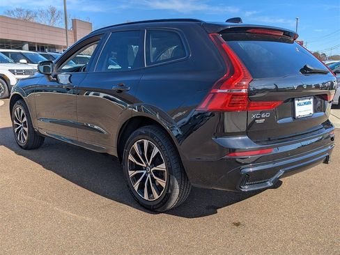 Used 2024 Volvo XC60 B5 Core image 4