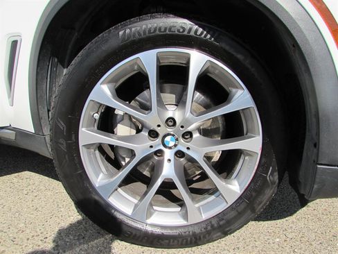 Used 2019 BMW X5 xDrive40i w/ Premium Package 2 AWD/4WD image 32