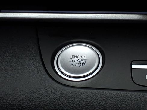Certified 2025 Hyundai Elantra Limited FWD image 24