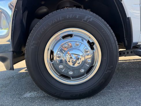 Used 2023 RAM 3500 Big Horn w/ Level 1 Equipment Group image 9