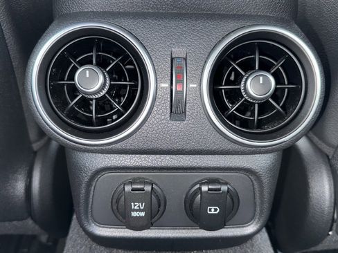 Used 2018 Kia Stinger image 16