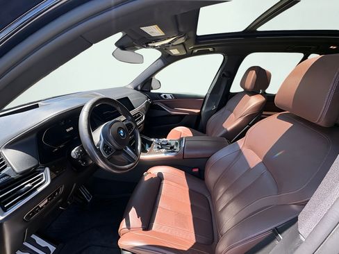 Used 2019 BMW X5 xDrive50i w/ M Sport Package AWD/4WD image 3