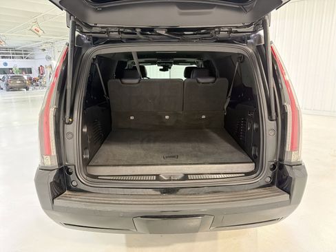 Used 2020 Cadillac Escalade ESV Platinum image 29