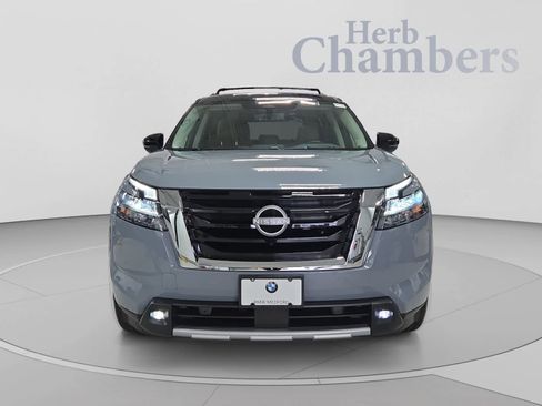 Used 2025 Nissan Pathfinder Platinum w/ Cargo Package AWD/4WD image 2