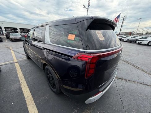 Used 2025 Kia Carnival FWD image 3