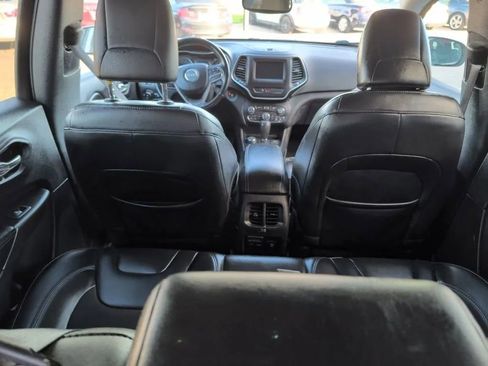 Used 2020 Jeep Cherokee Latitude Plus w/ Comfort/Convenience Group AWD/4WD image 19