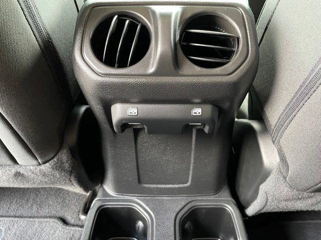 Used 2022 Jeep Wrangler Unlimited Sport AWD/4WD image 25