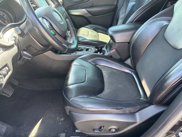 Used 2019 Jeep Cherokee Latitude Plus w/ Cold Weather Group FWD image 14