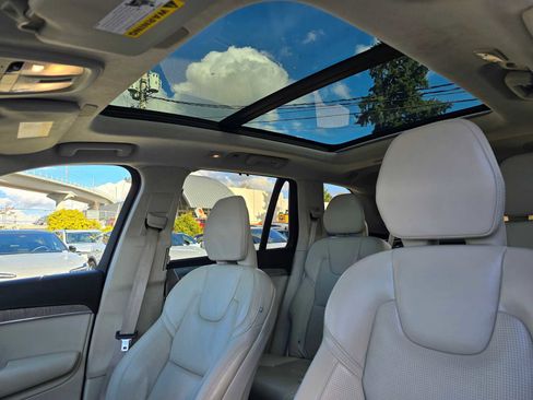 Used 2023 Volvo XC90 T8 Ultimate w/ Lounge Package image 21