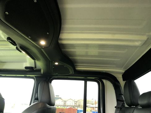 Used 2025 Jeep Gladiator Sport image 31