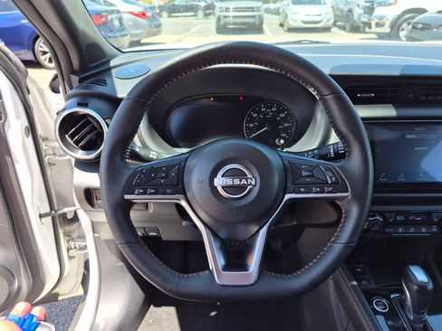 Used 2024 Nissan Kicks SR w/ SR Premium Package FWD image 18