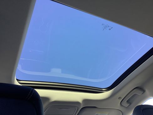 Used 2025 Lincoln Nautilus Premier w/ Equipment Group 102A image 10