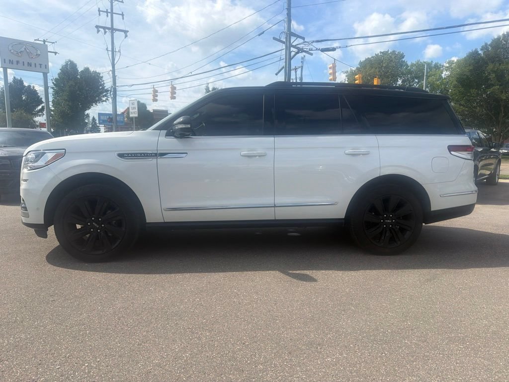 Certified 2024 Lincoln Navigator Black Label AWD/4WD image 2