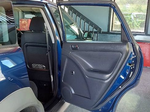 Used 2005 Pontiac Vibe w/ Power Group Value Package FWD image 16