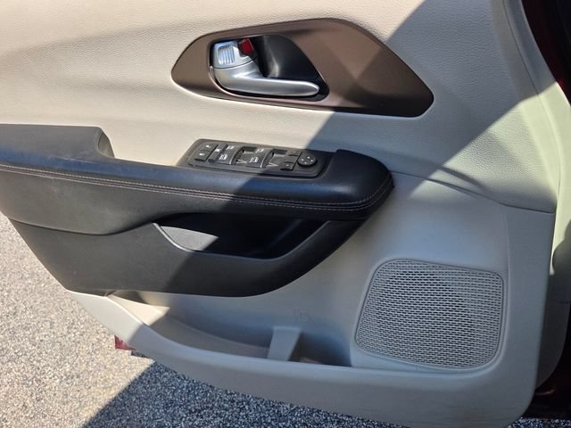 Used 2017 Chrysler Pacifica Touring-L Plus w/ Advanced Safetytec Group FWD image 32