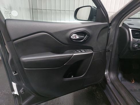 Used 2022 Jeep Cherokee Limited w/ Sun & Sound Group image 27