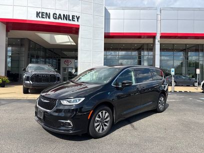 Used 2024 Chrysler Pacifica Limited