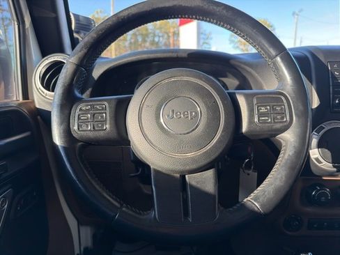 Used 2015 Jeep Wrangler Unlimited Sahara w/ Connectivity Group image 17