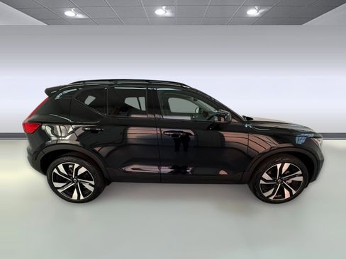 Used 2025 Volvo XC40 B5 Plus image 7