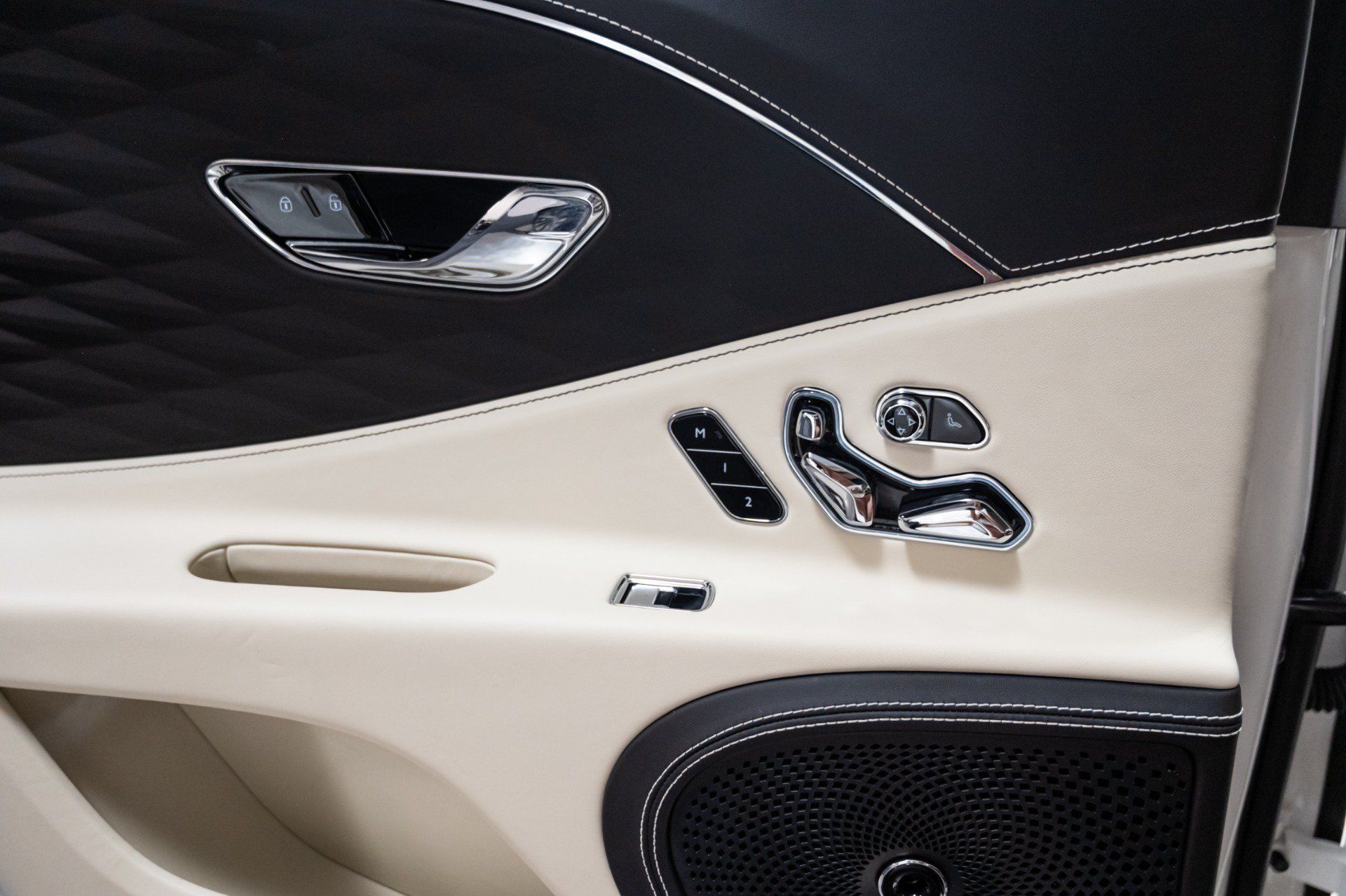 Used 2021 Bentley Flying Spur W12 AWD/4WD image 42