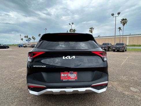 Used 2023 Kia Sportage LX FWD image 5