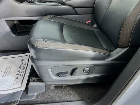 Used 2023 Nissan Pathfinder SL w/ Lighting Package (N92) FWD image 26